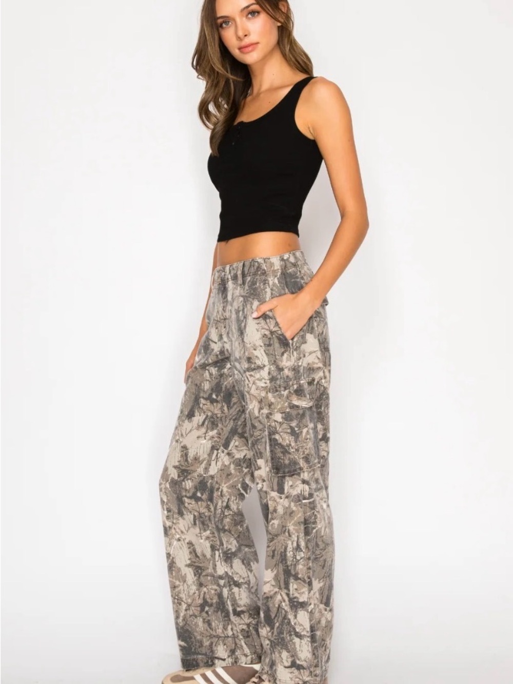 CALI Low Rise Wide Leg Printed Cargo Pants - Beige Gray
